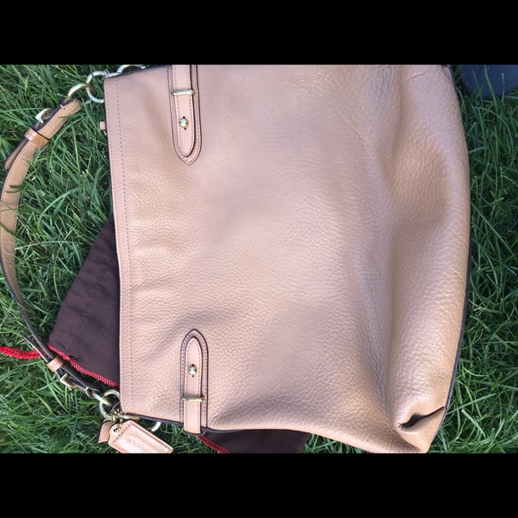 Coach tan slouchy hobo with gold hardware - Picture 6 of 7